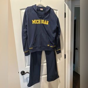 NIKE WOMEN’S MICHIGAN WOLVERINES SWEATSUIT.  SIZE X-LARGE.
